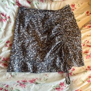 Amazon Essentials Black and White Ruched Pencil Skirt